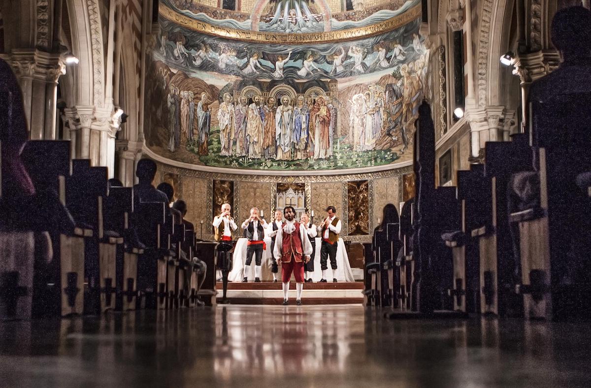 Where to have a romantic dinner in Rome with a show